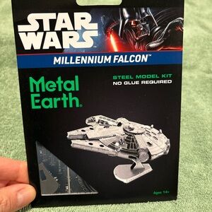 Fascinations Millennium Falcon Metal Model Kit